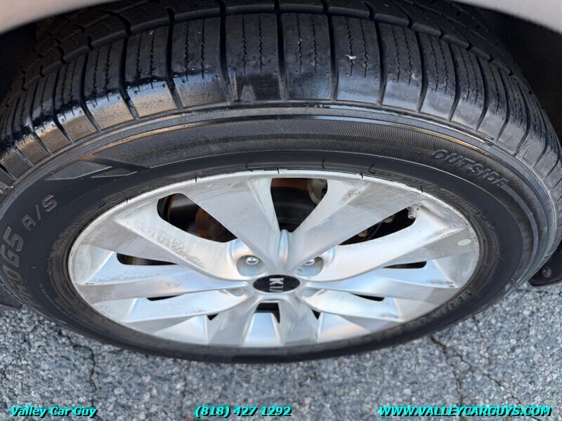 Used 2018 Kia Optima LX w/ 17" Alloy Wheels Package FWD image 29