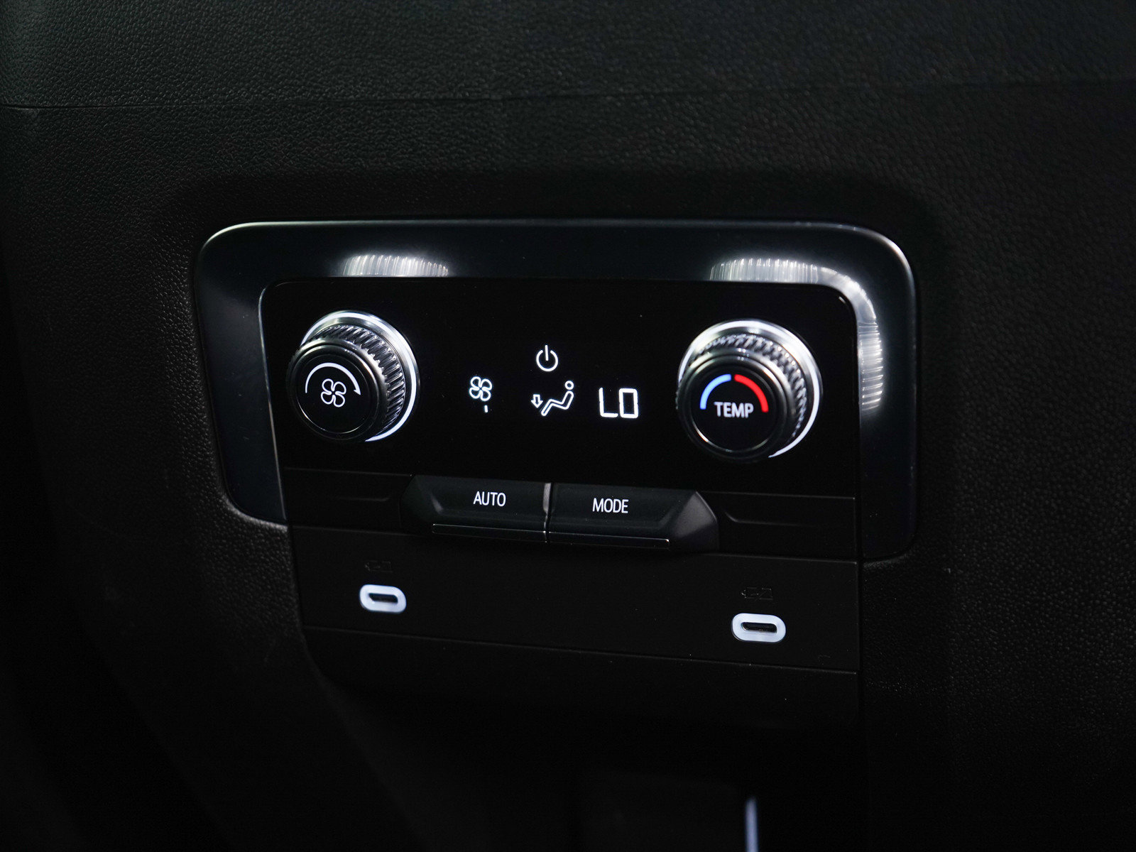 Used 2023 GMC Yukon XL SLE image 17