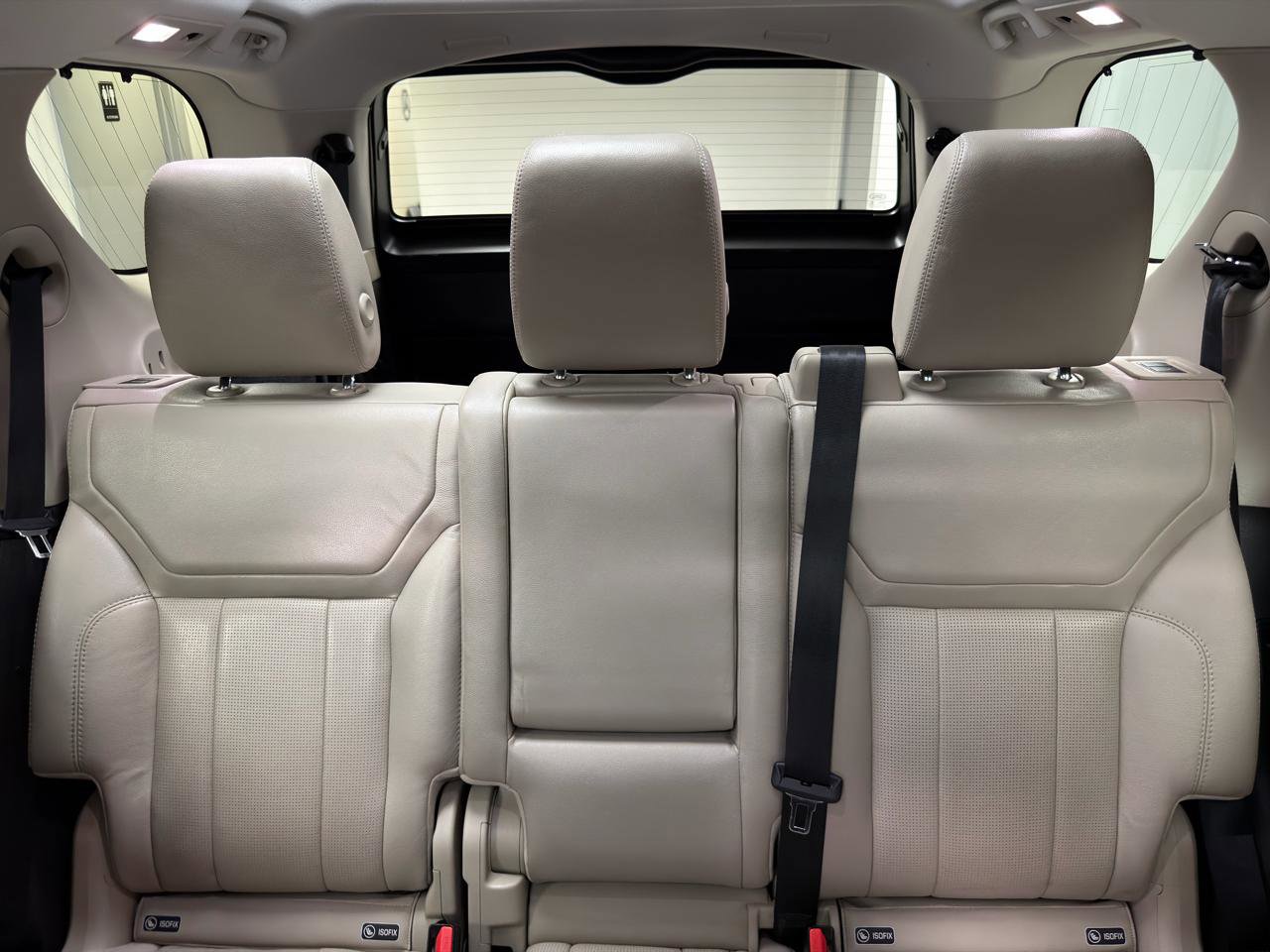 Used 2017 Land Rover Discovery HSE image 33