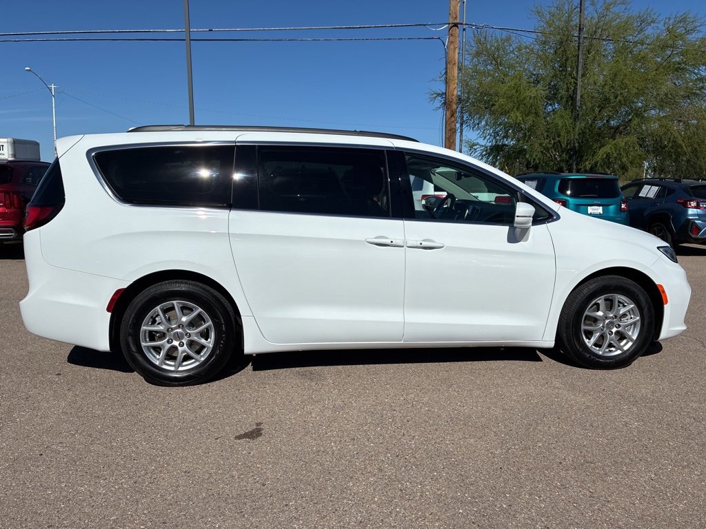 Used 2022 Chrysler Pacifica Touring-L image 6