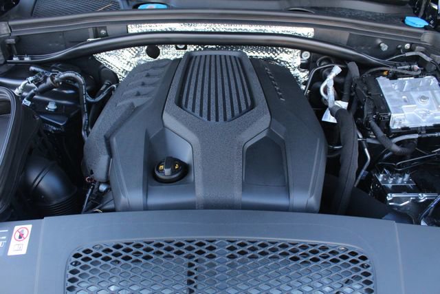 Certified 2026 Porsche Macan Base image 16