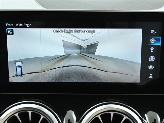 Used 2020 Mercedes-Benz GLB 250 w/ Premium Package image 27