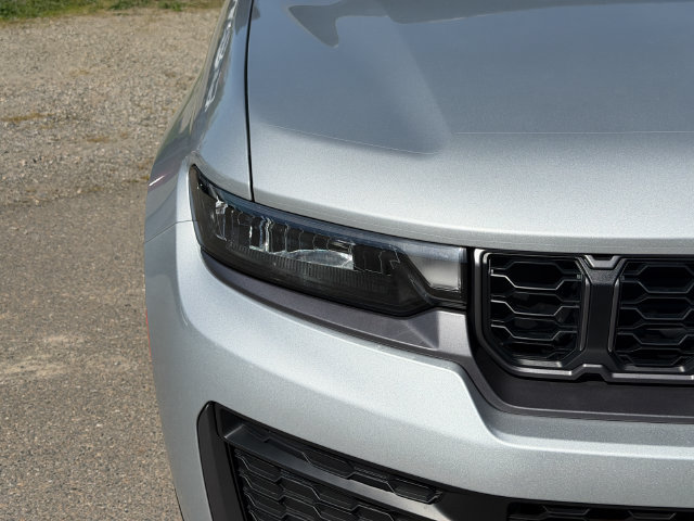New 2026 Jeep Grand Cherokee Altitude AWD/4WD image 5