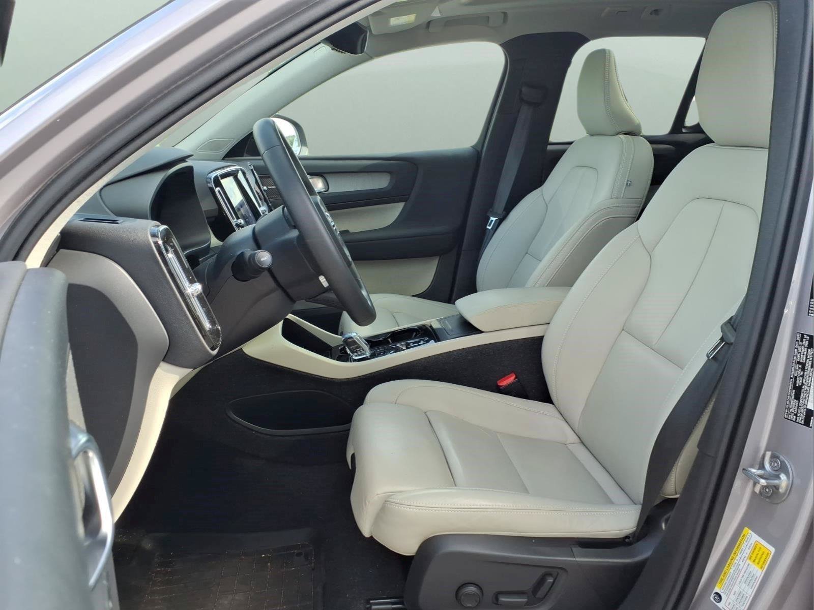 Certified 2026 Volvo XC40 B5 Ultra w/ Protection Package Premier AWD/4WD image 17