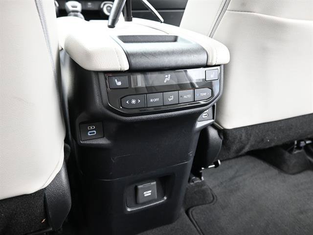 Used 2024 Toyota Grand Highlander Limited image 17