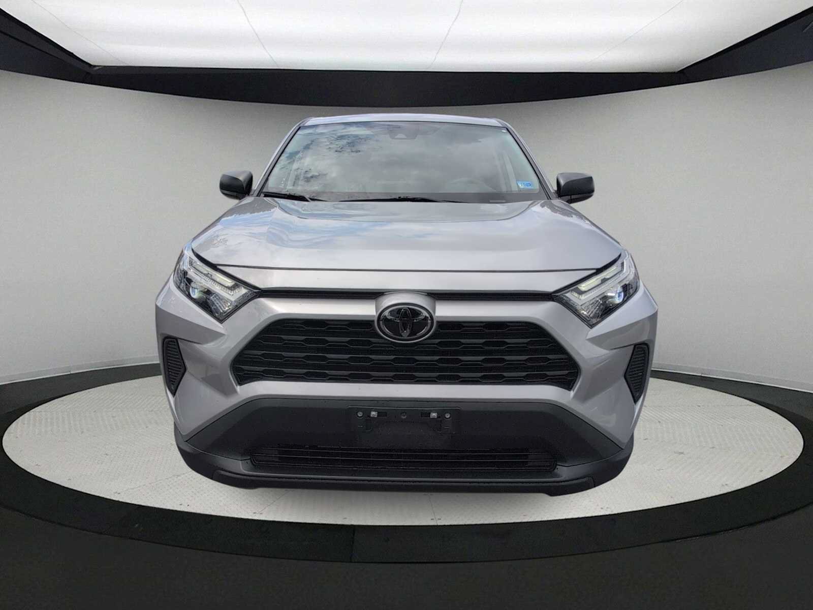 Used 2023 Toyota RAV4 LE FWD image 3