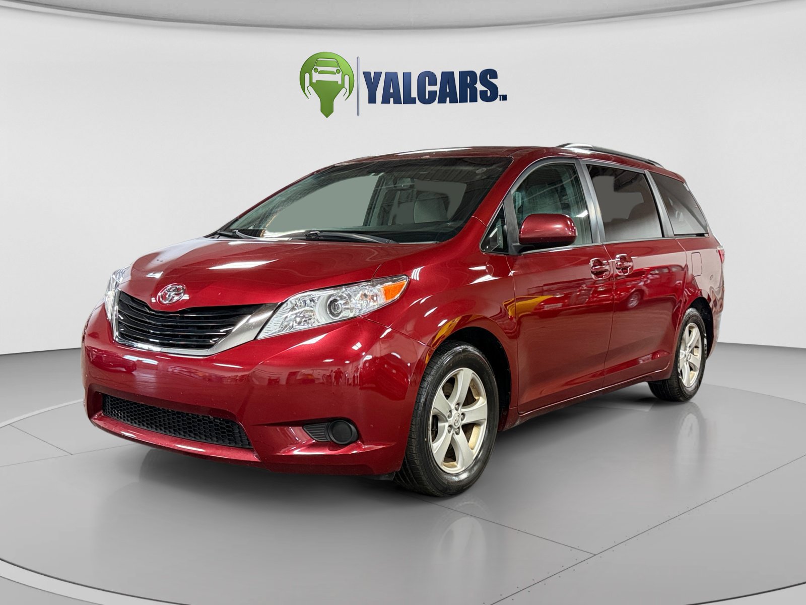 Used 2015 Toyota Sienna LE FWD image 1