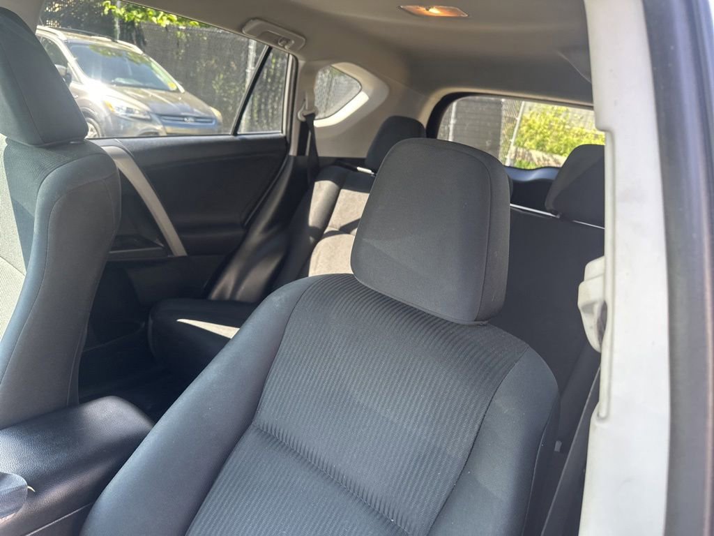 Used 2017 Toyota RAV4 LE w/ Carpet Mat Package AWD/4WD image 11