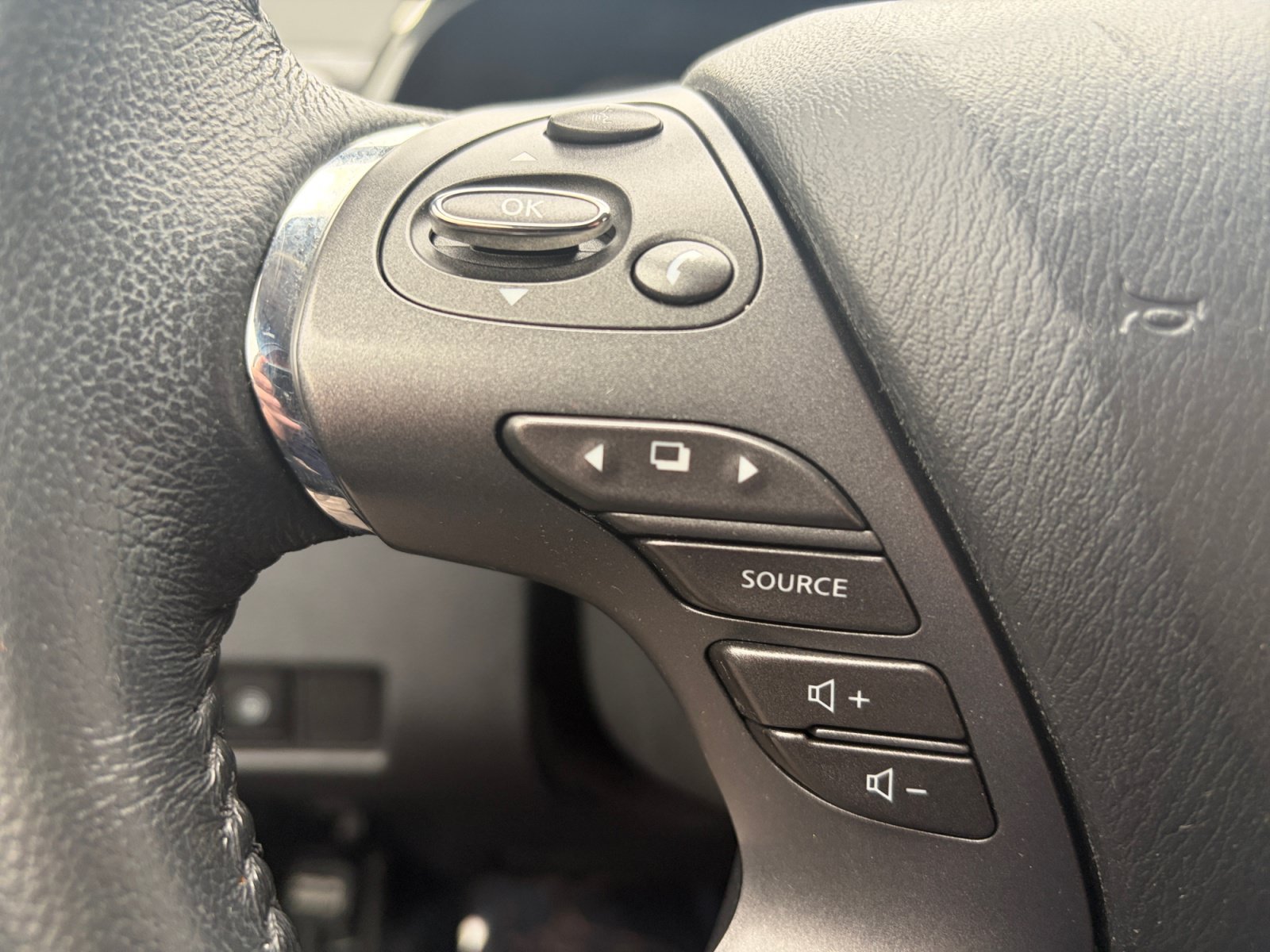 Used 2023 Nissan Murano SV AWD/4WD image 18