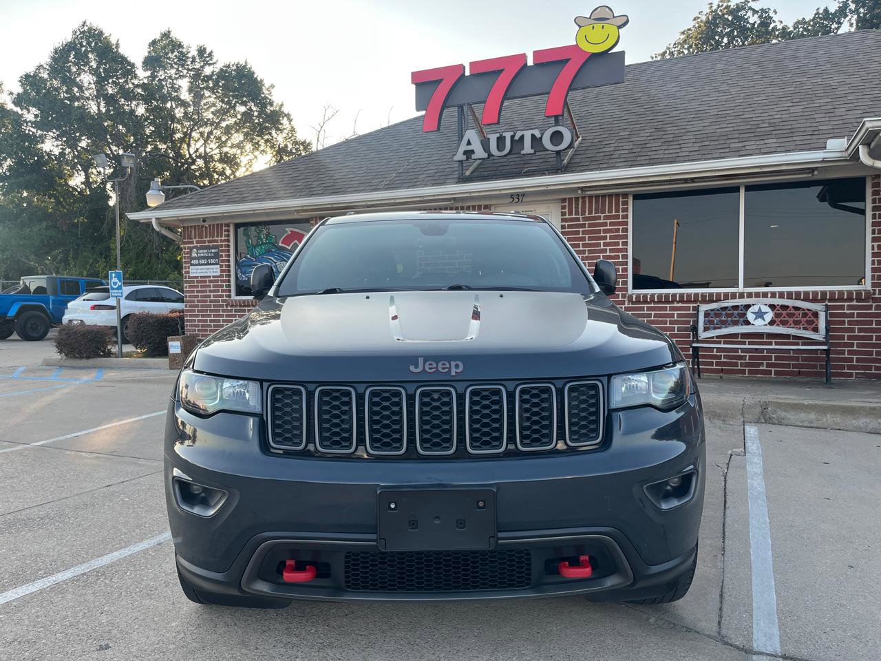 Used 2017 Jeep Grand Cherokee Trailhawk AWD/4WD image 3