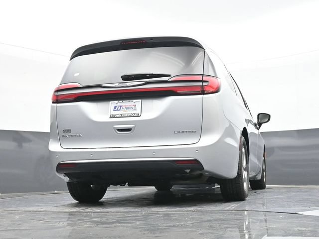 Used 2024 Chrysler Pacifica Limited FWD image 43