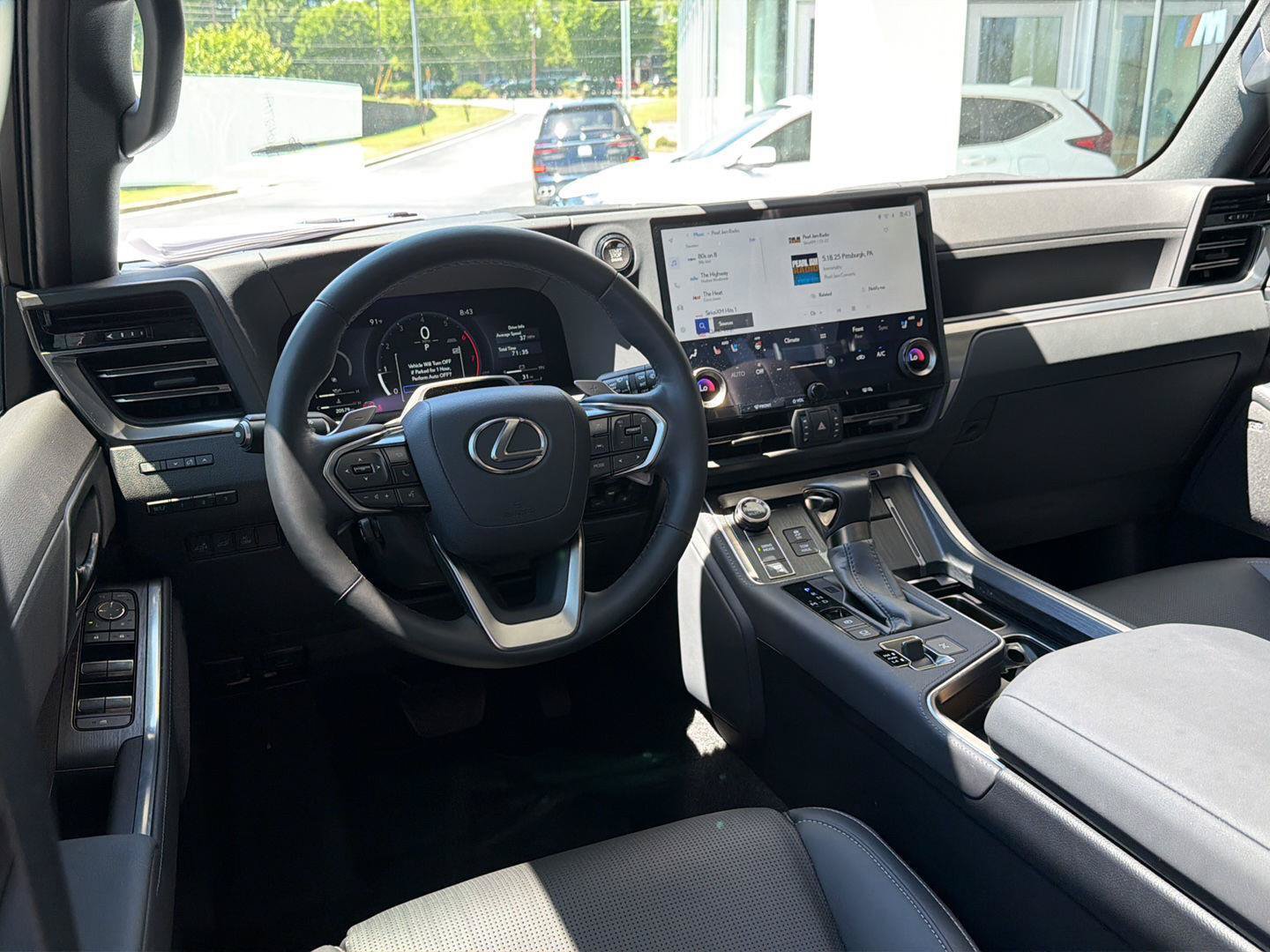 Used 2025 Lexus GX 550 w/ Cold Area Package AWD/4WD image 19
