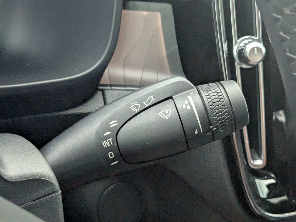 Certified 2024 Volvo C40 Recharge Core AWD/4WD image 37