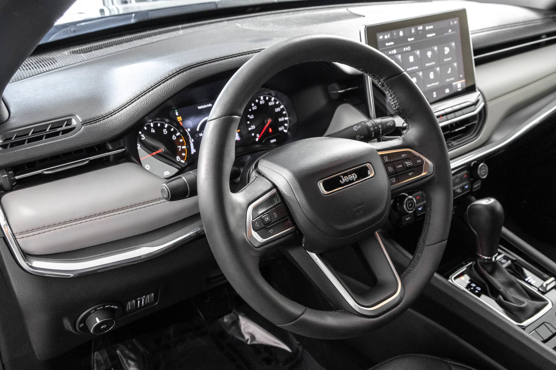 Used 2023 Jeep Compass Limited AWD/4WD image 34