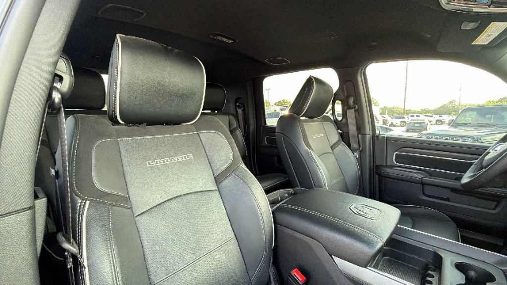 Used 2025 RAM 3500 Laramie AWD/4WD image 32