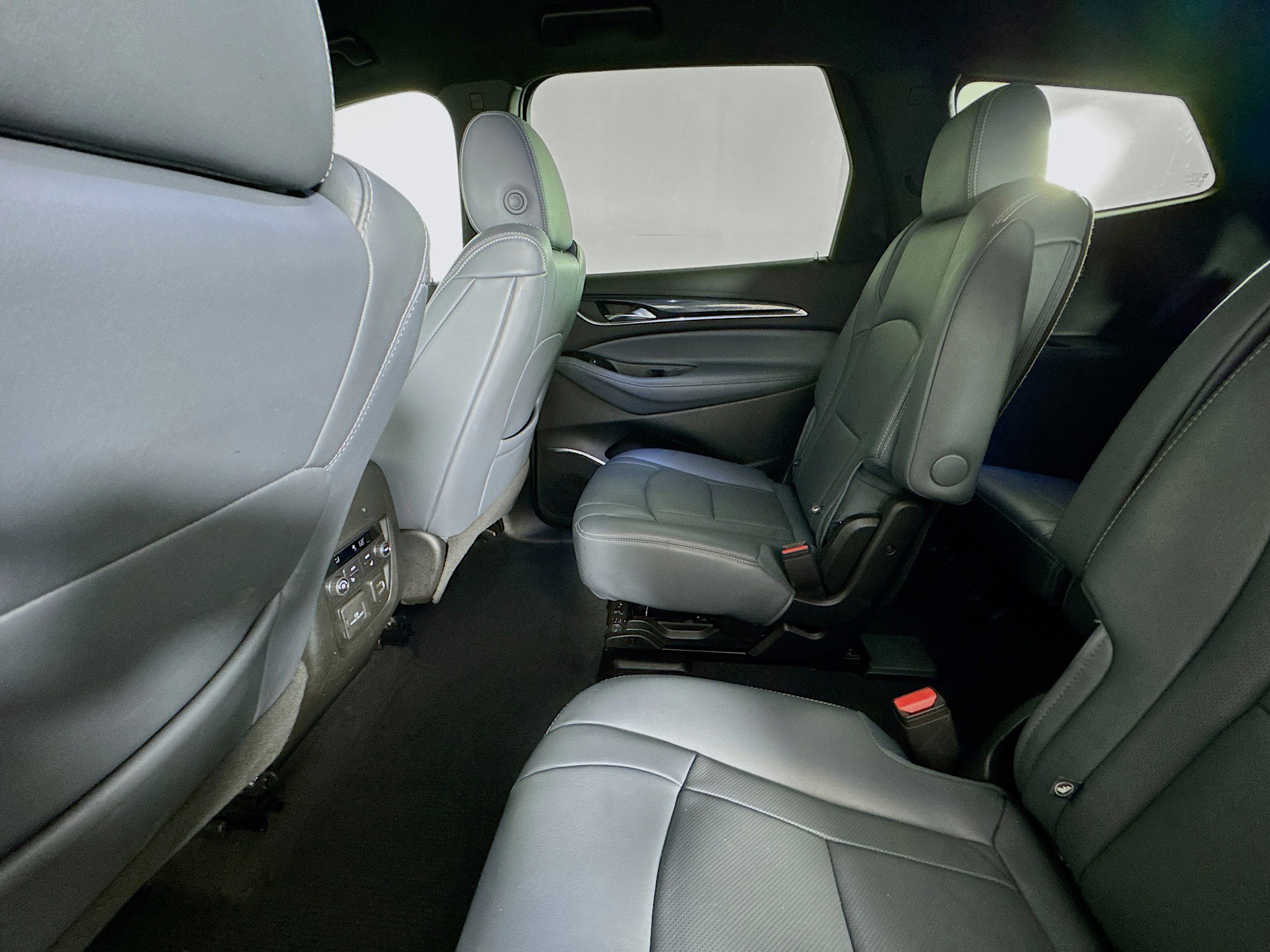 Used 2024 Buick Enclave Premium image 24