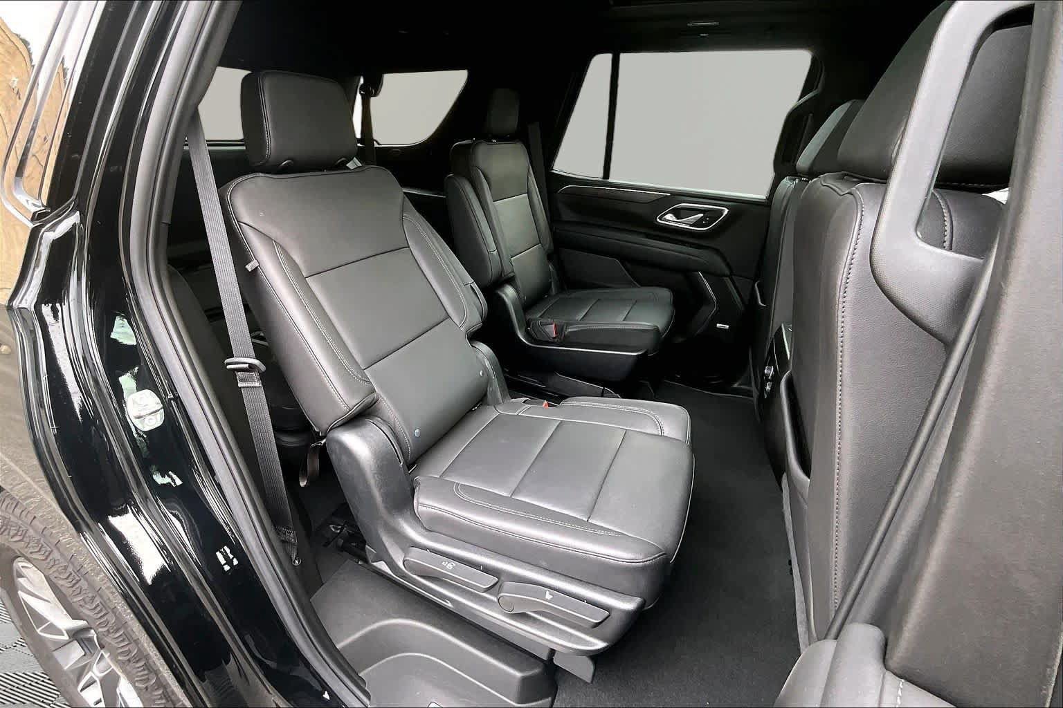 Used 2023 Chevrolet Tahoe Z71 w/ Luxury Package AWD/4WD image 39