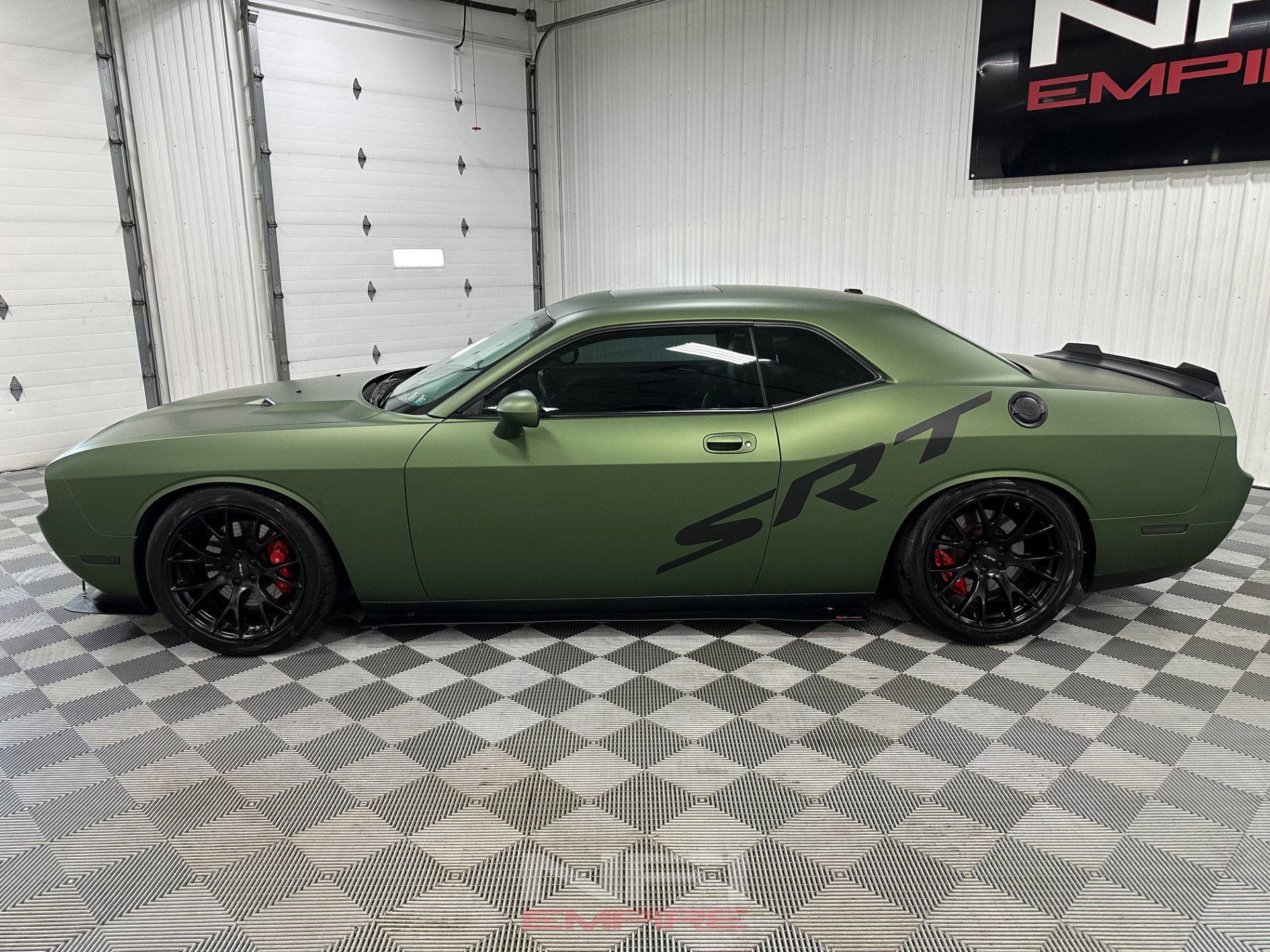Used 2009 Dodge Challenger SRT8 w/ SRT Option Group II RWD image 2