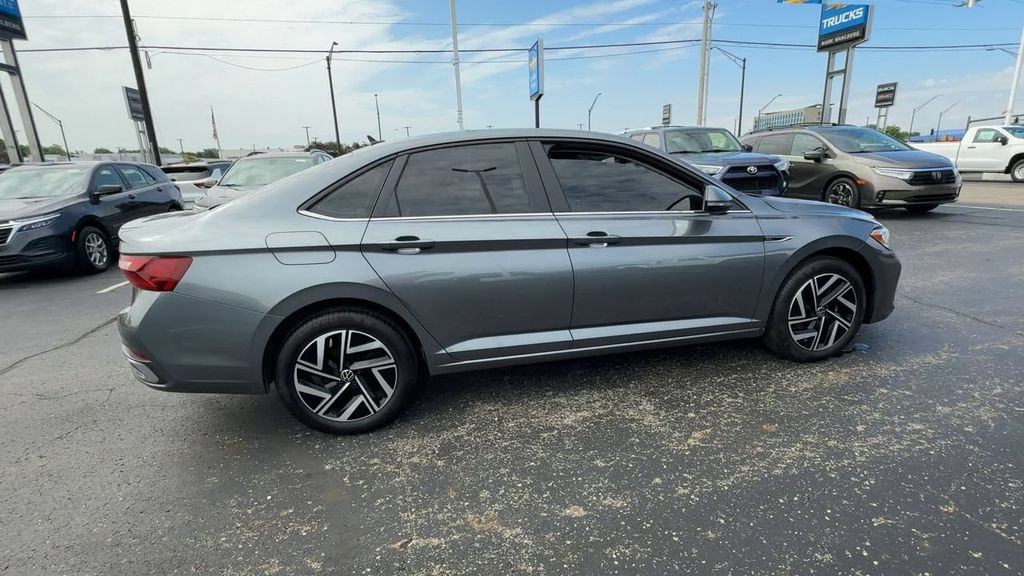 Used 2022 Volkswagen Jetta SEL FWD image 9