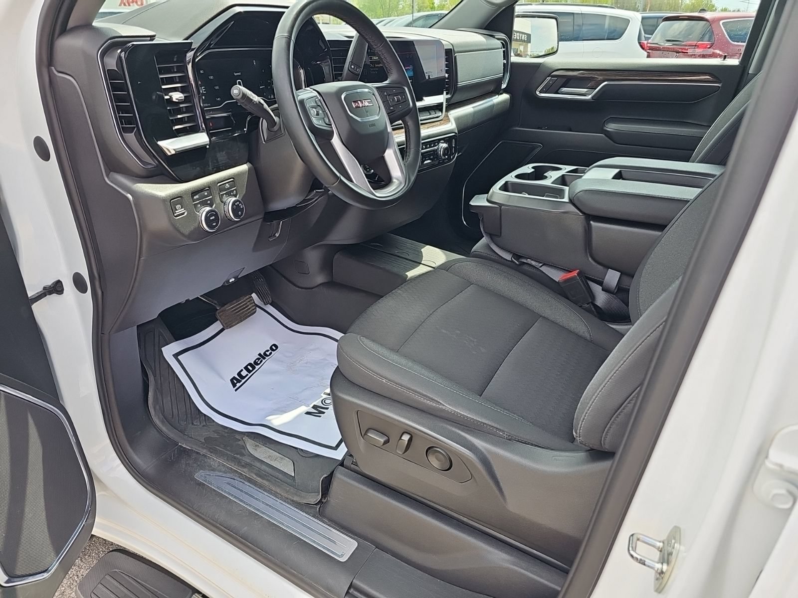 Used 2023 GMC Sierra 1500 SLE w/ Preferred Package AWD/4WD image 14