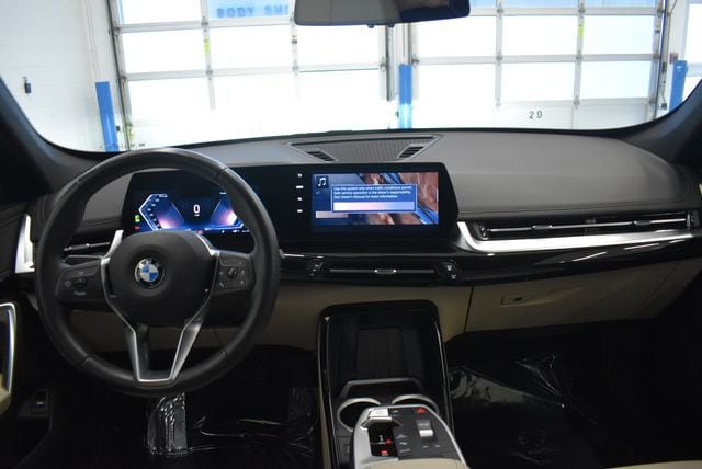 Used 2025 BMW X1 xDrive28i w/ Convenience Package AWD/4WD image 5
