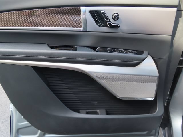 Certified 2026 Cadillac Vistiq Sport w/ LPO, Floor Liner Package AWD/4WD image 9