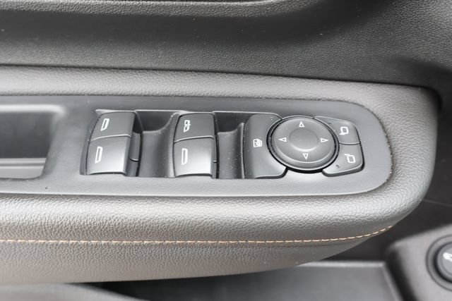 Used 2020 GMC Terrain SLT w/ GMC Pro Grade Package AWD/4WD image 13