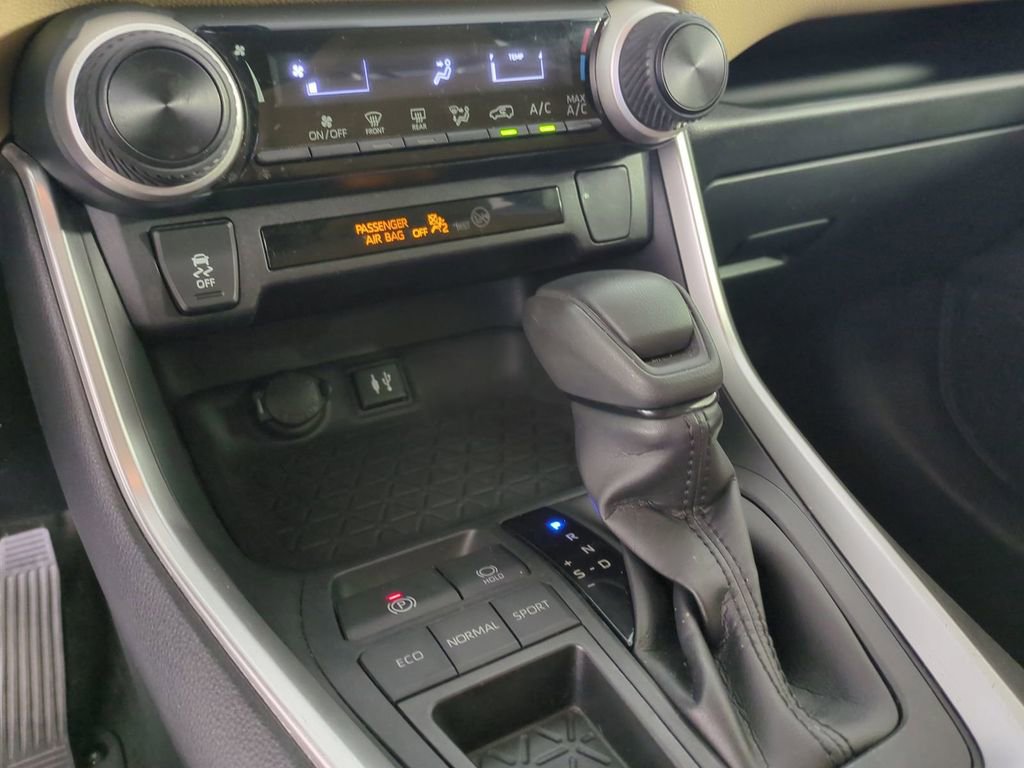 Used 2019 Toyota RAV4 LE image 20