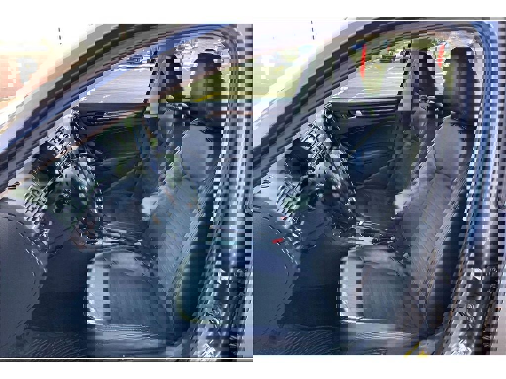 Used 2014 Volkswagen Passat TDI SEL Premium image 27