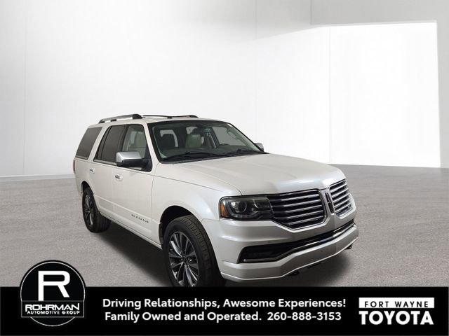 Used 2017 Lincoln Navigator Select AWD/4WD image 4