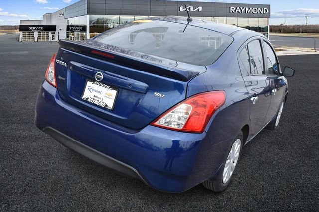Used 2019 Nissan Versa SV image 4