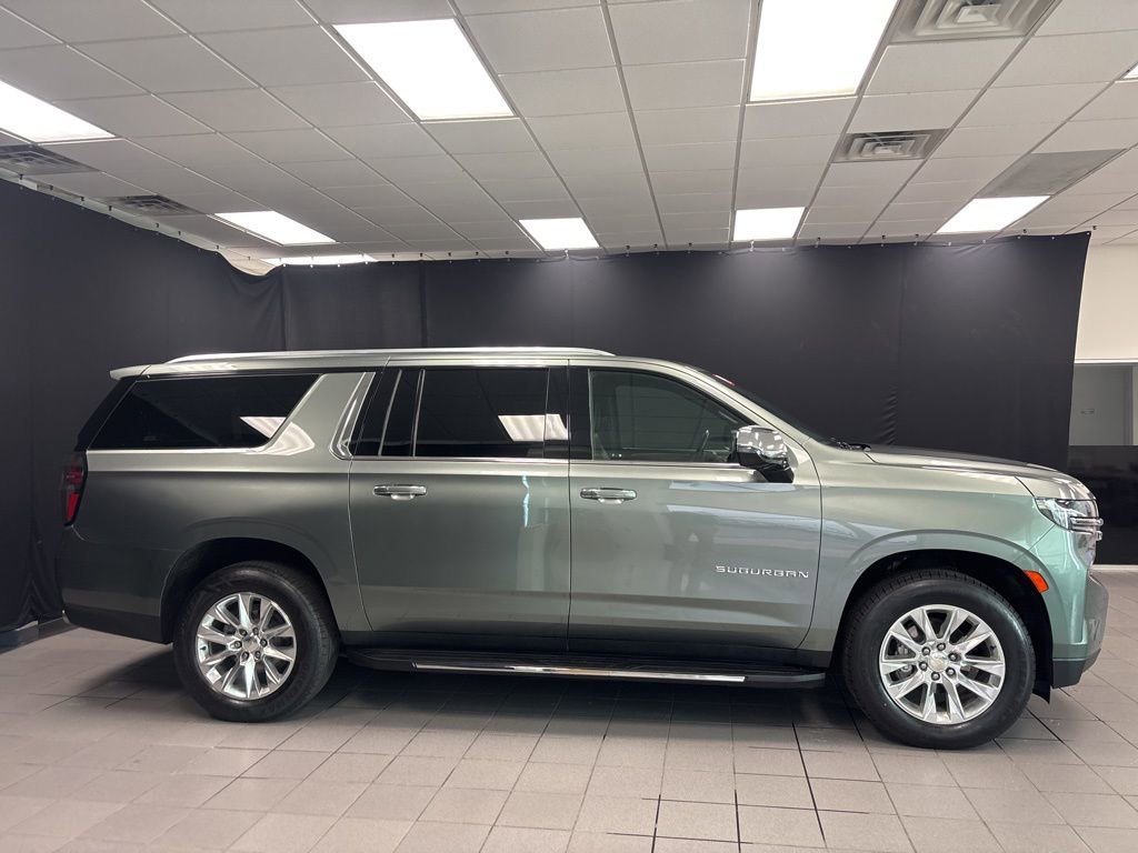 Used 2023 Chevrolet Suburban Premier image 2