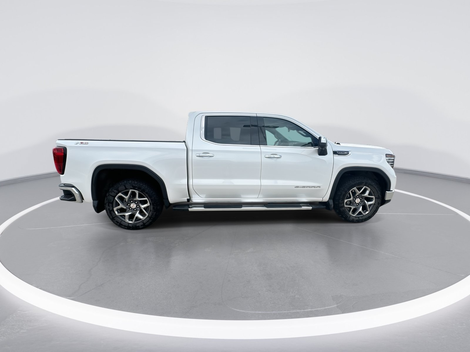 Used 2024 GMC Sierra 1500 SLT w/ SLT Premium Plus Package AWD/4WD image 9