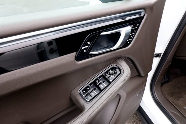 Used 2018 Porsche Macan Base image 31