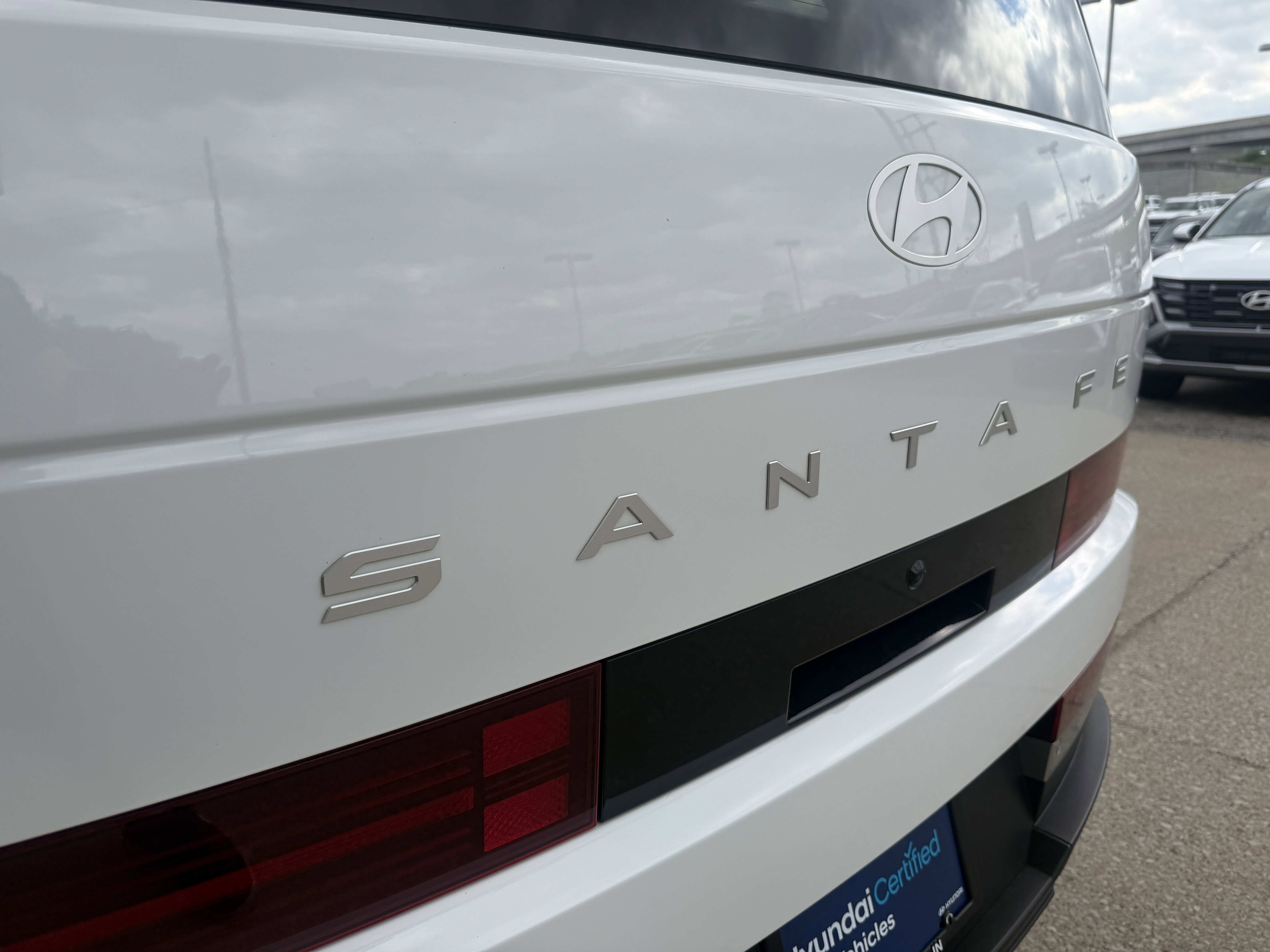 Used 2025 Hyundai Santa Fe Limited AWD/4WD image 9