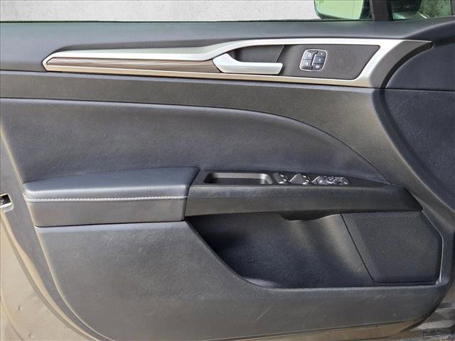Used 2017 Ford Fusion SE w/ Fusion SE Technology Package FWD image 10