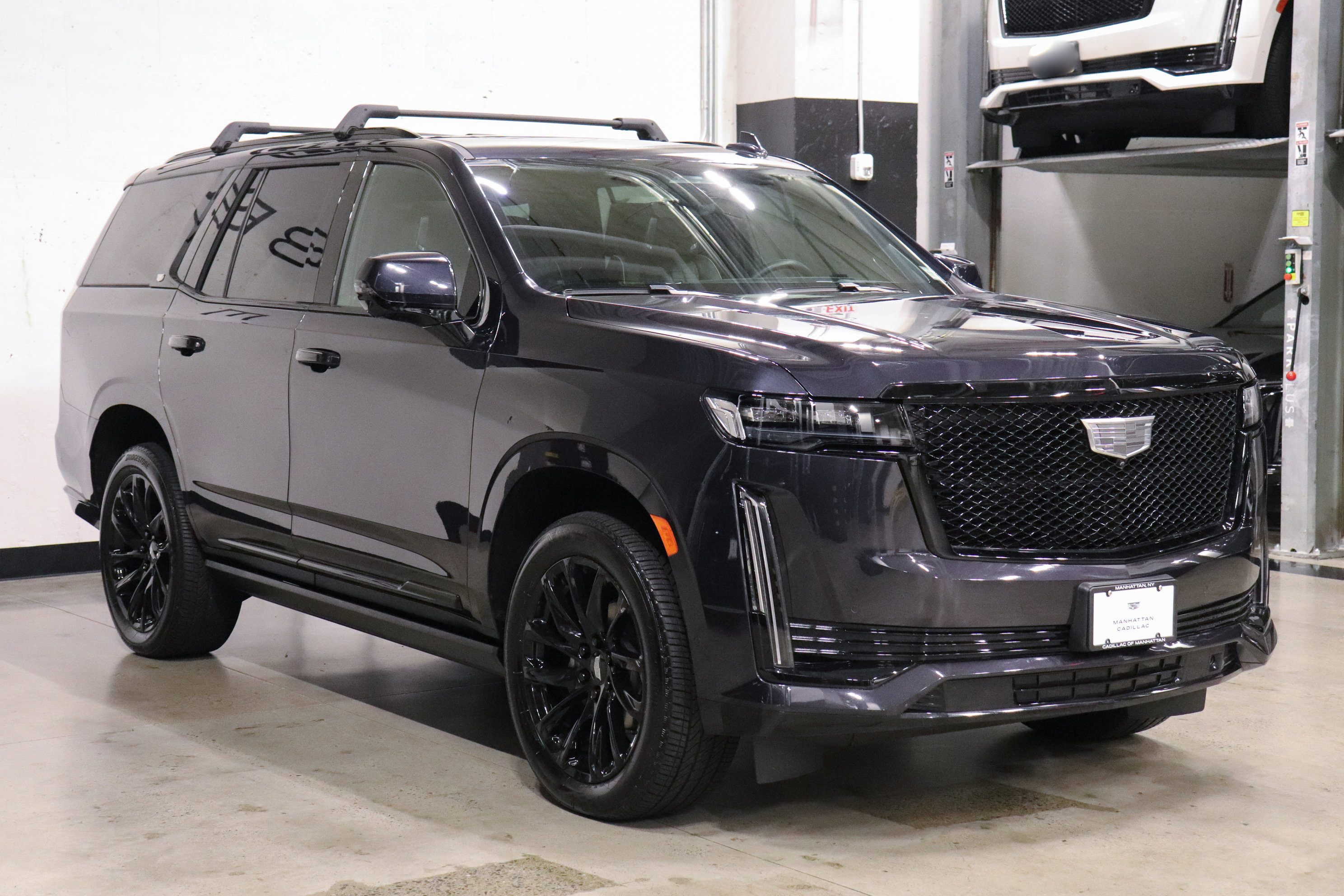 Certified 2023 Cadillac Escalade Sport Platinum w/ LPO, ONYX Package image 7