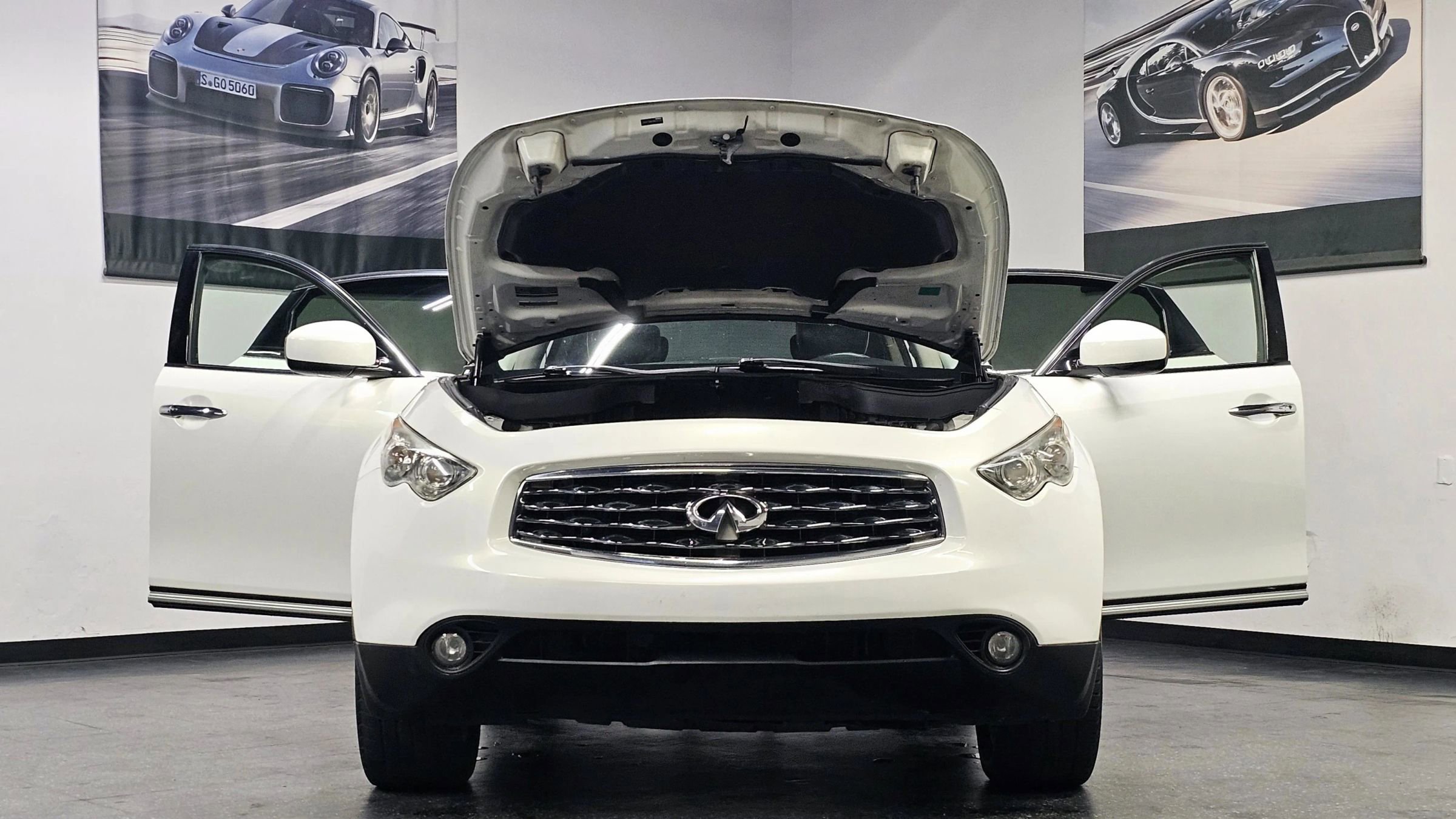 Used 2010 INFINITI FX35 AWD w/ Premium Pkg image 4