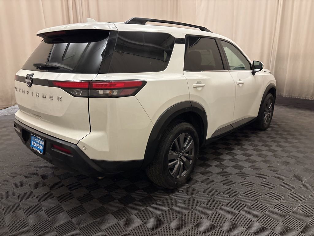 Used 2025 Nissan Pathfinder SV image 5