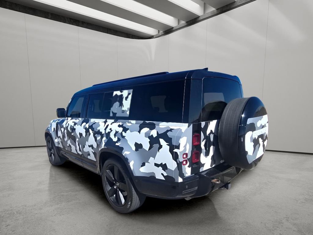 Used 2023 Land Rover Defender 130 X-Dynamic SE image 3