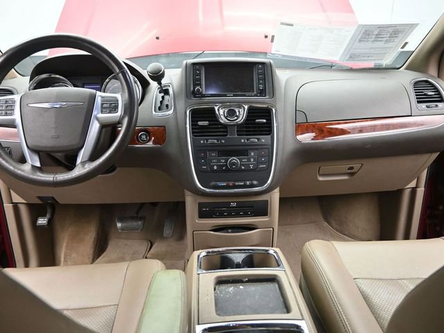 Used 2014 Chrysler Town & Country Touring-L w/ Driver Convenience Group image 24
