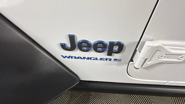 Used 2023 Jeep Wrangler Unlimited w/ Cold Weather Group AWD/4WD image 9