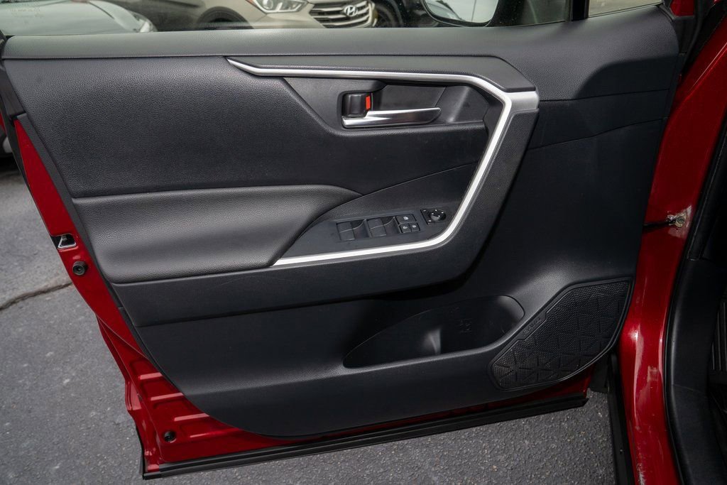 Used 2019 Toyota RAV4 XLE w/ Convenience Package image 13