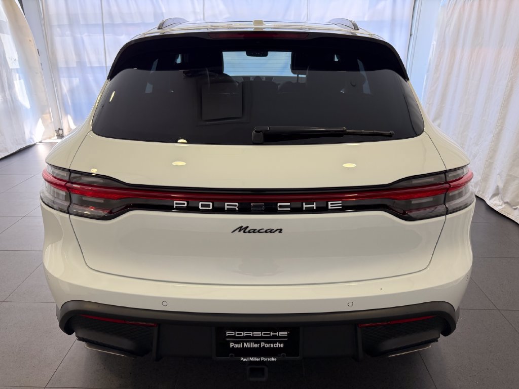 Certified 2026 Porsche Macan AWD/4WD image 8