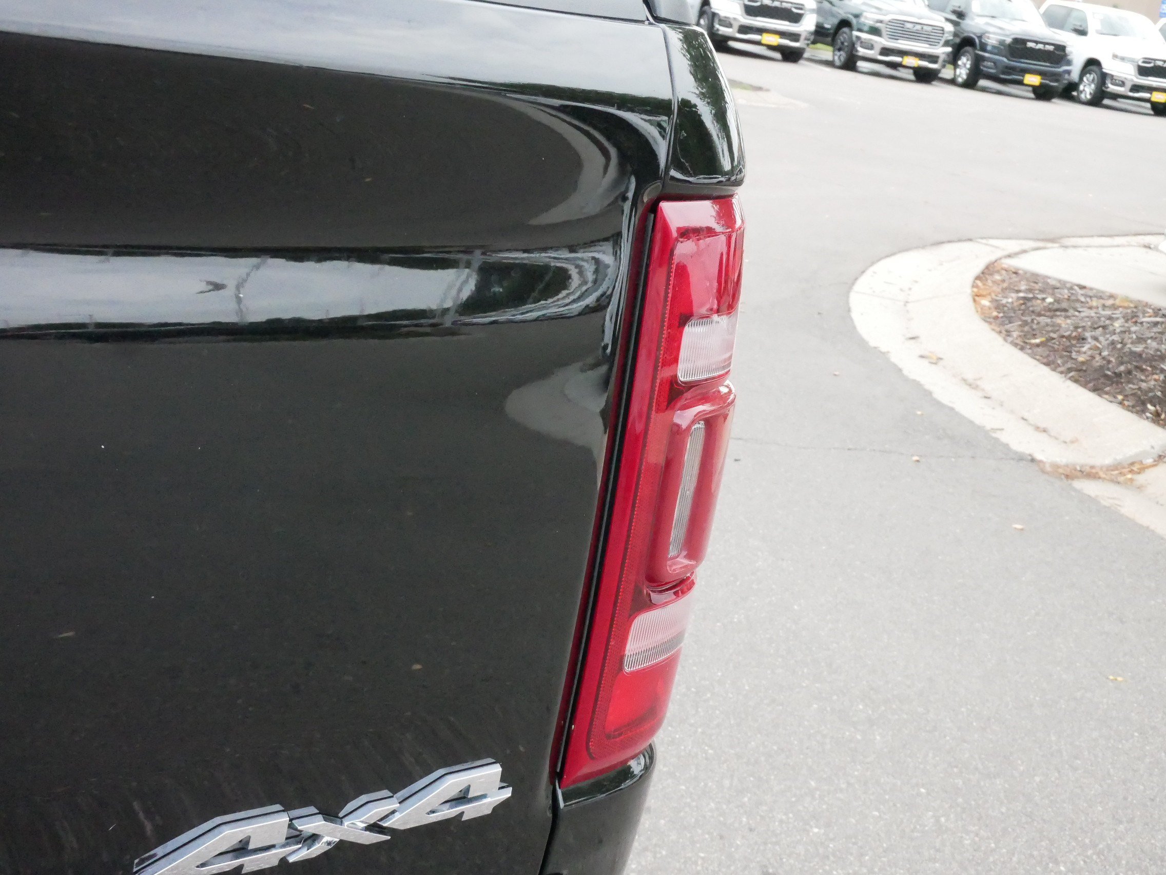 Used 2023 RAM 1500 Laramie AWD/4WD image 18
