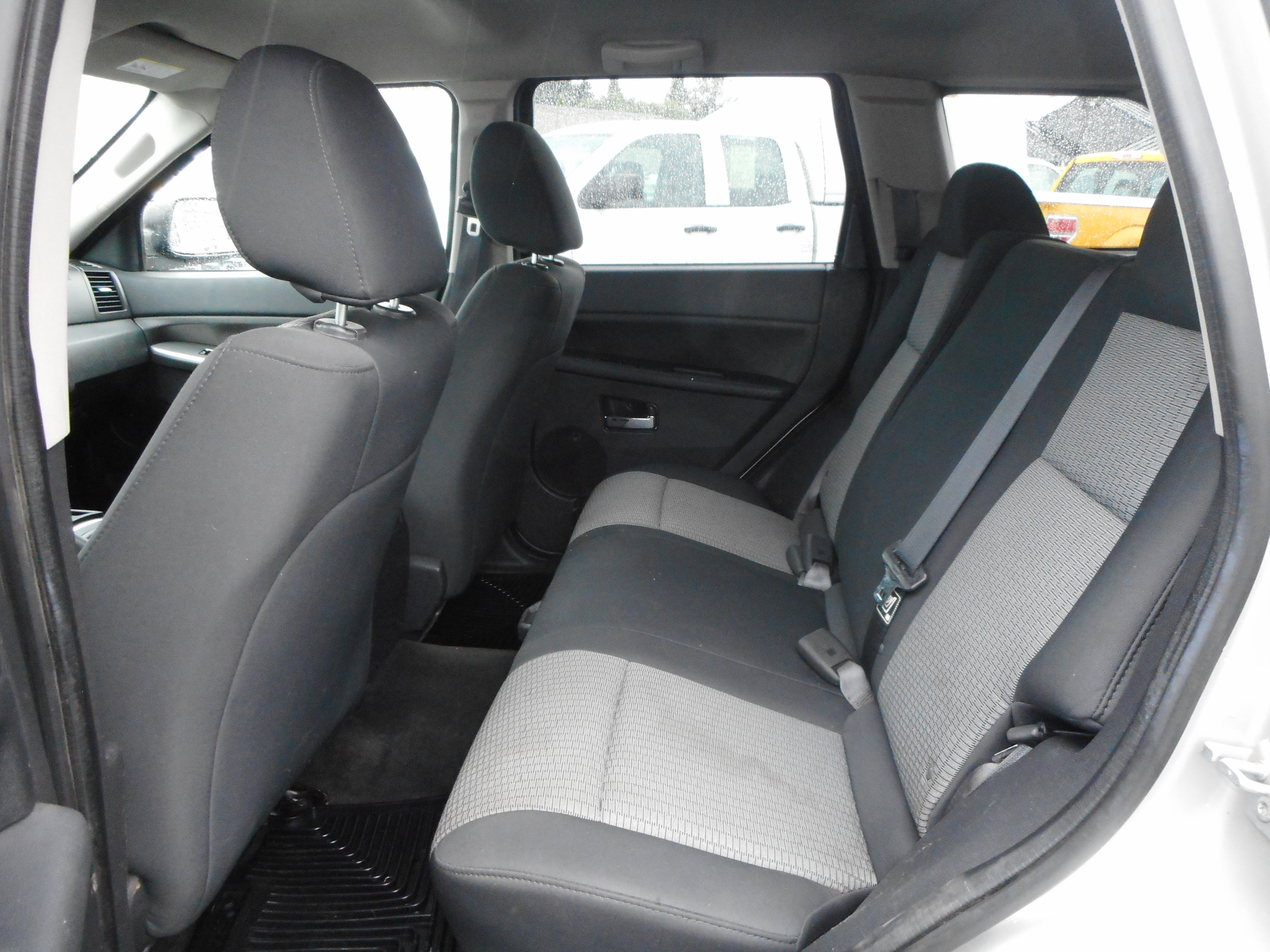 Used 2009 Jeep Grand Cherokee Laredo AWD/4WD image 16