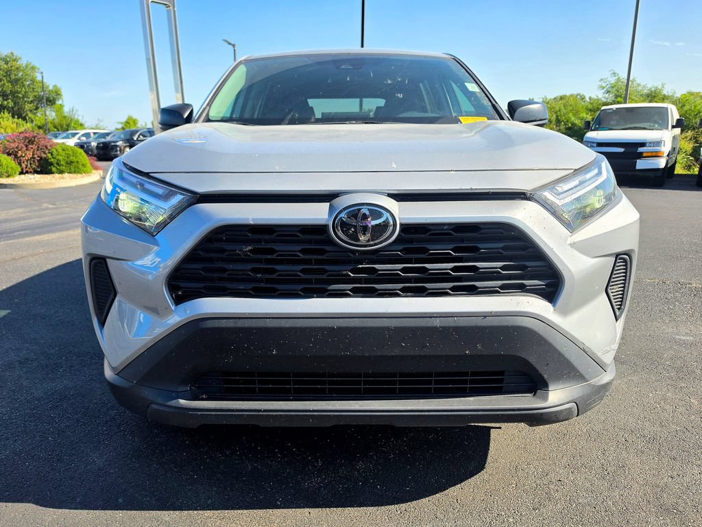Used 2025 Toyota RAV4 LE AWD/4WD image 10
