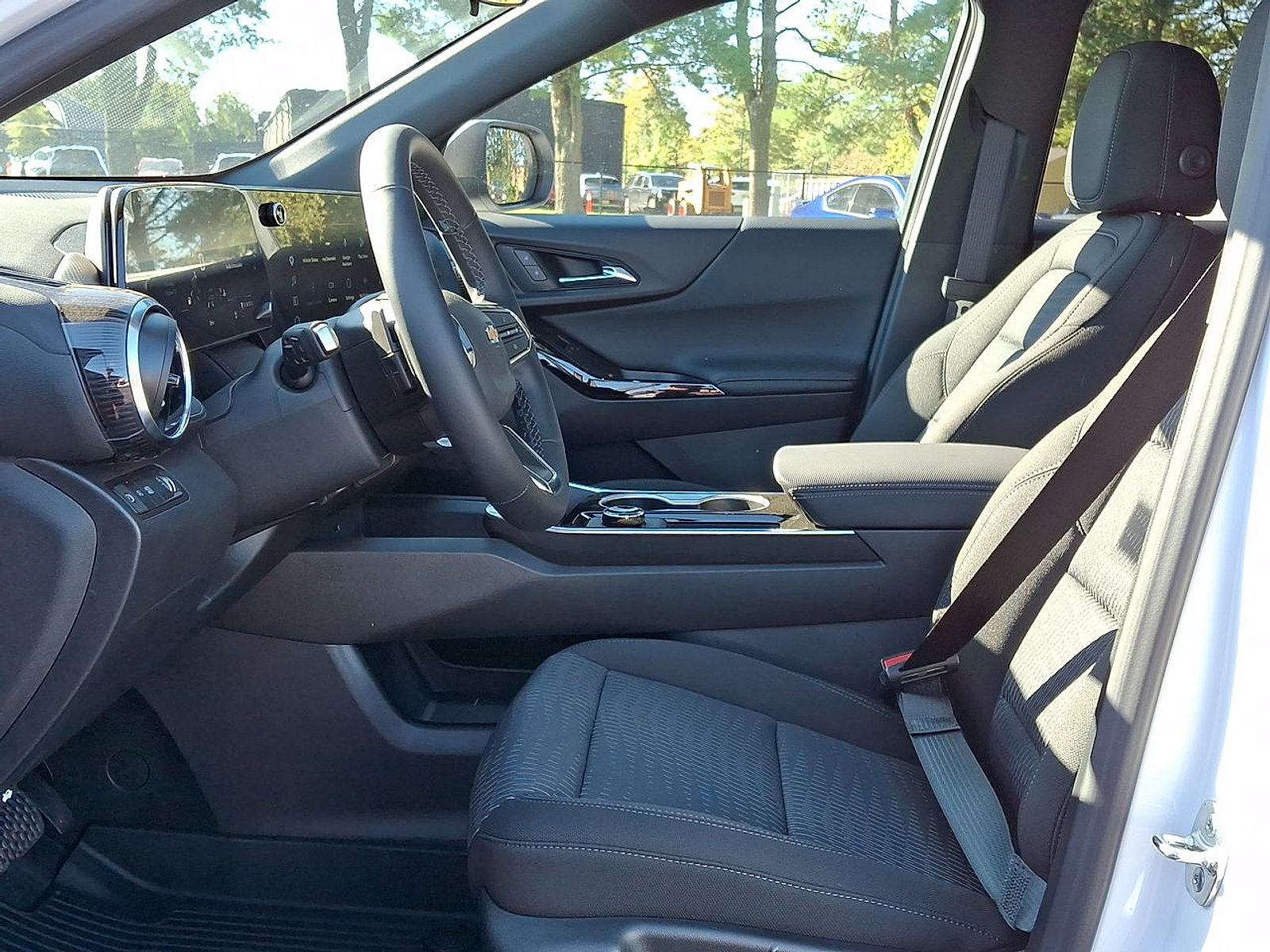 New 2027 Chevrolet Equinox LT w/ LPO, Floor Liner Package FWD image 20
