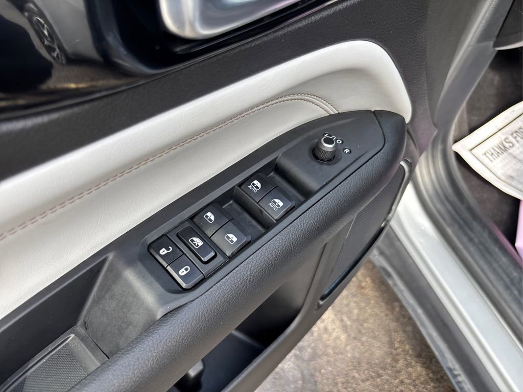 New 2025 Jeep Compass Limited image 33