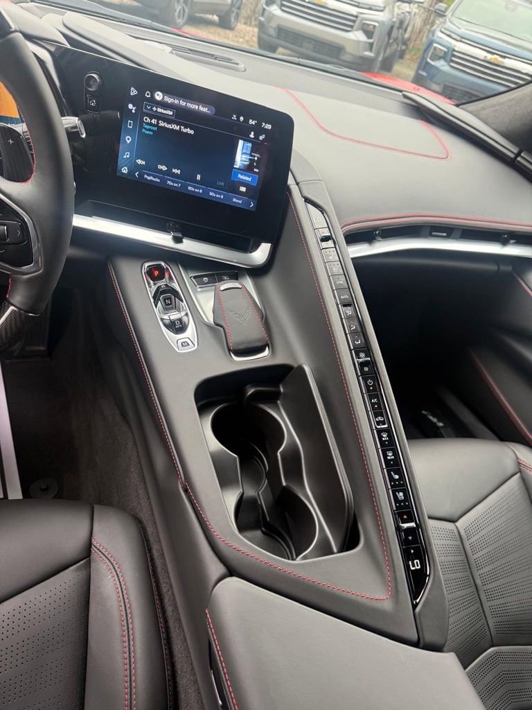 Used 2025 Chevrolet Corvette Z06 RWD image 31
